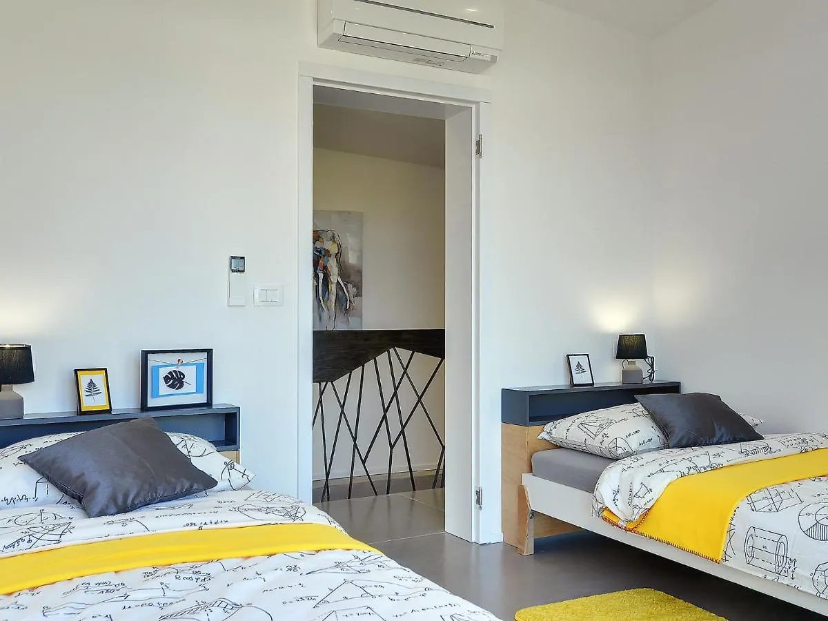 Majestic Villa With Private Pool Liznjan