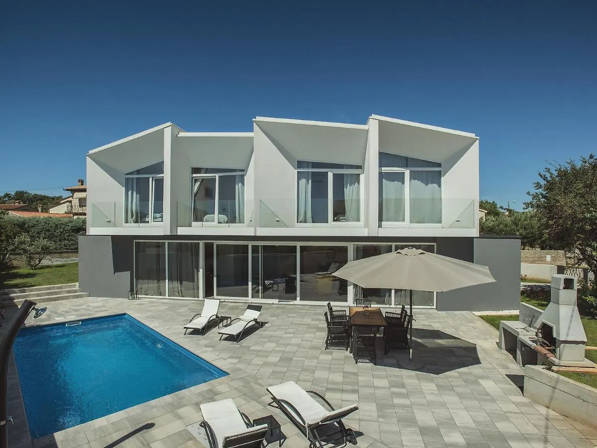 Majestic Villa With Private Pool Лижнян 0*,