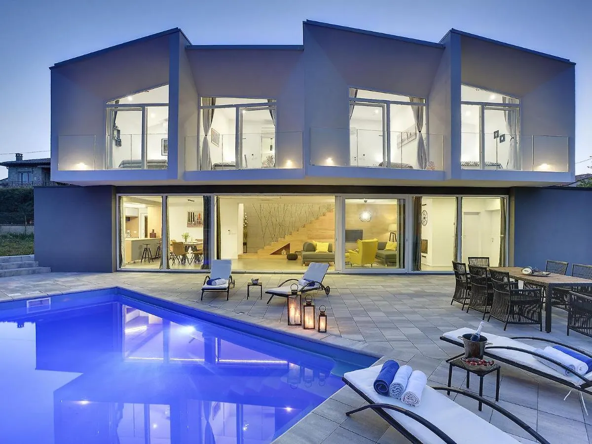 Majestic Villa With Private Pool Liznjan