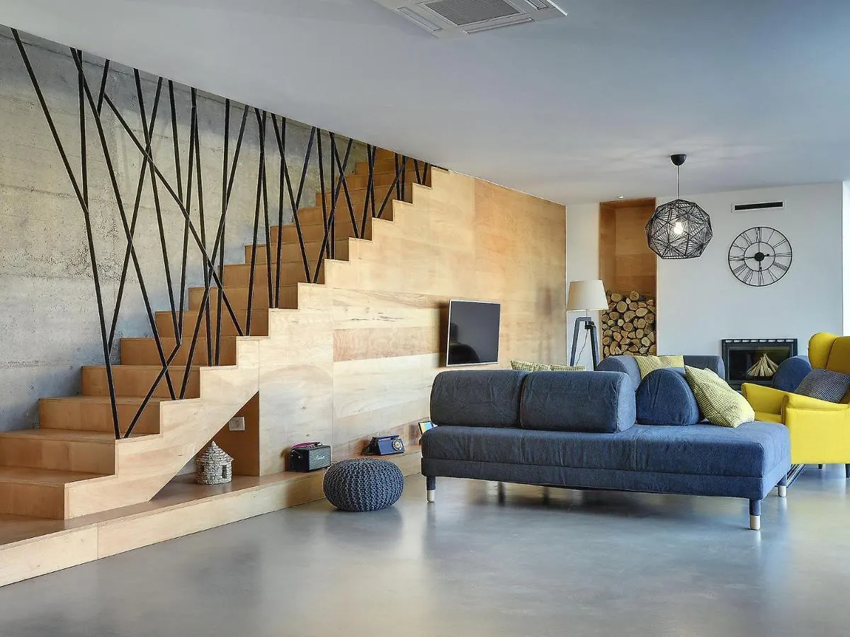 Majestic Villa With Private Pool Лижнян
